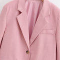 Blazer Rosa com Lapela e Botões Dourados — Smart Casual