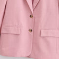 Blazer Rosa com Lapela e Botões Dourados — Smart Casual