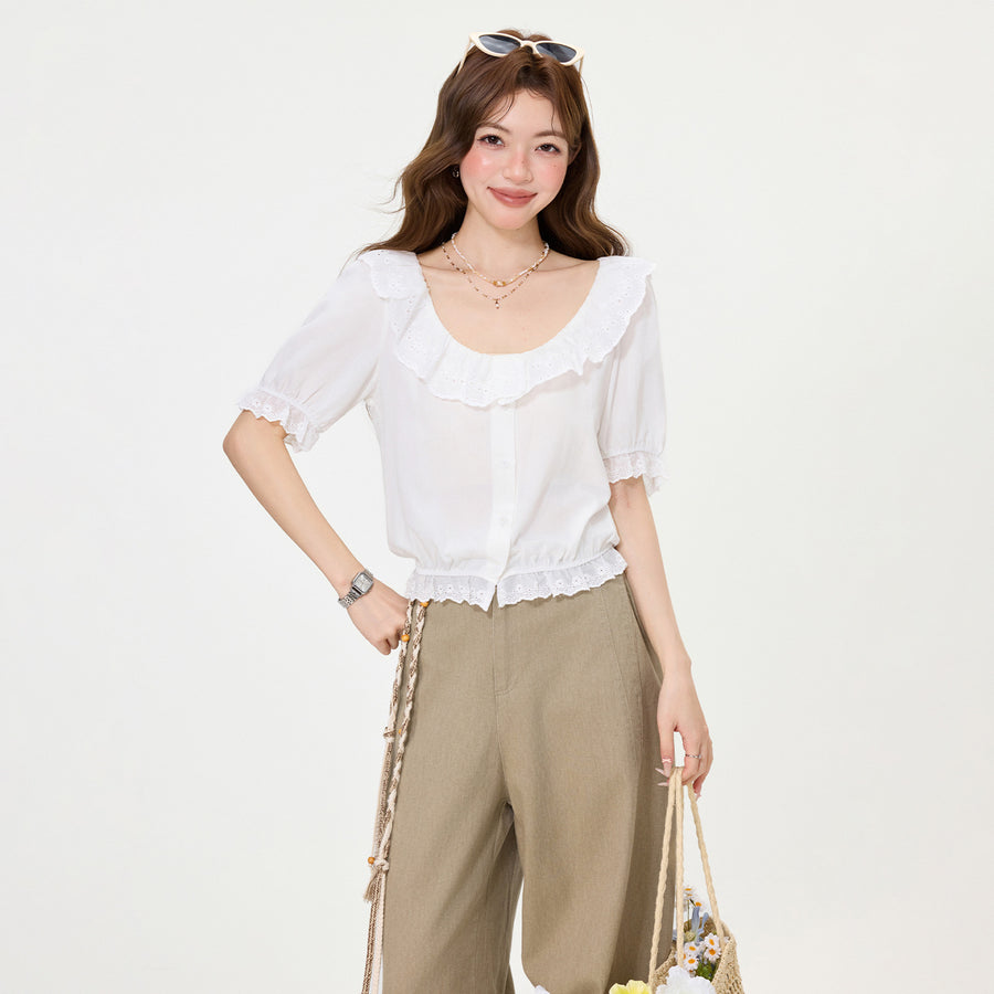 Blusa Branca com Gola de Folho e Bordado — Estilo Romântico